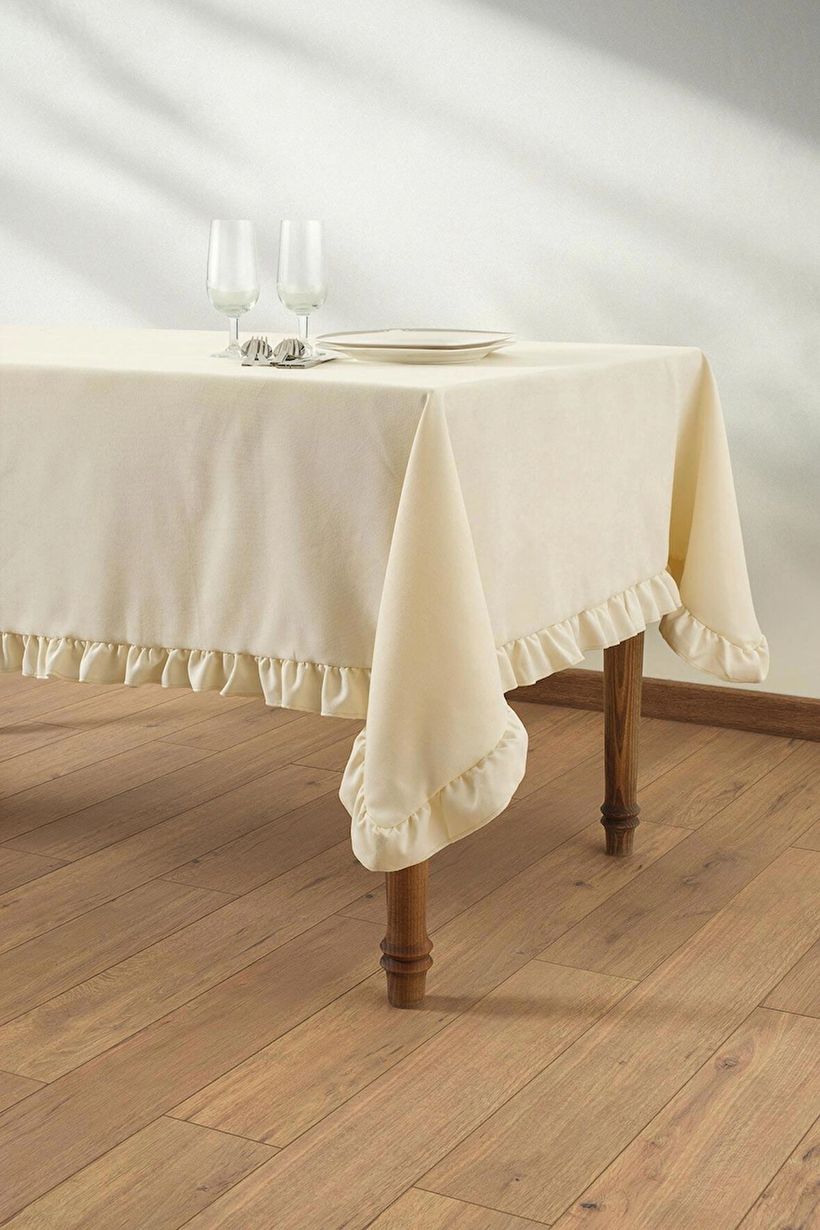 Venedik Fırfırlı Masa Örtüsü Krem (150x250 cm)