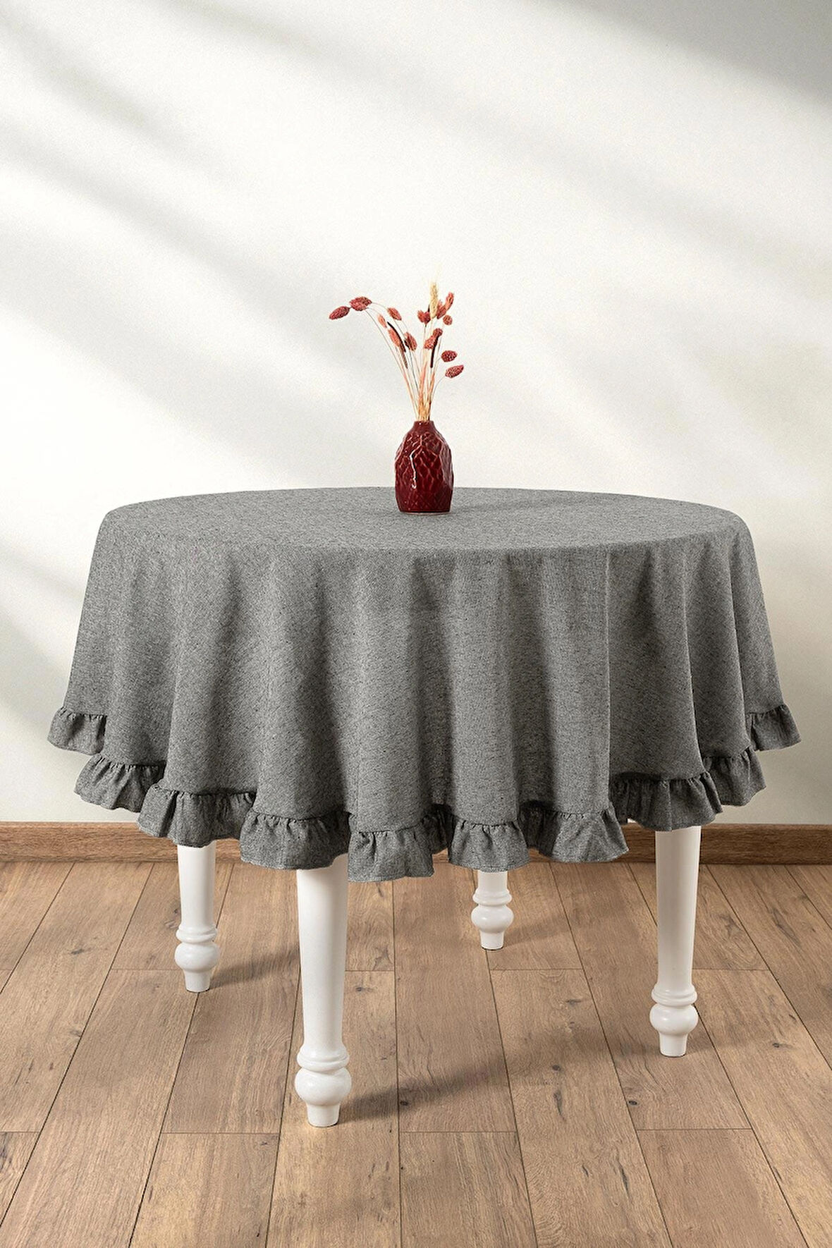 Selendi Fırfırlı Yuvarlak Masa Örtüsü Siyah 150 cm 