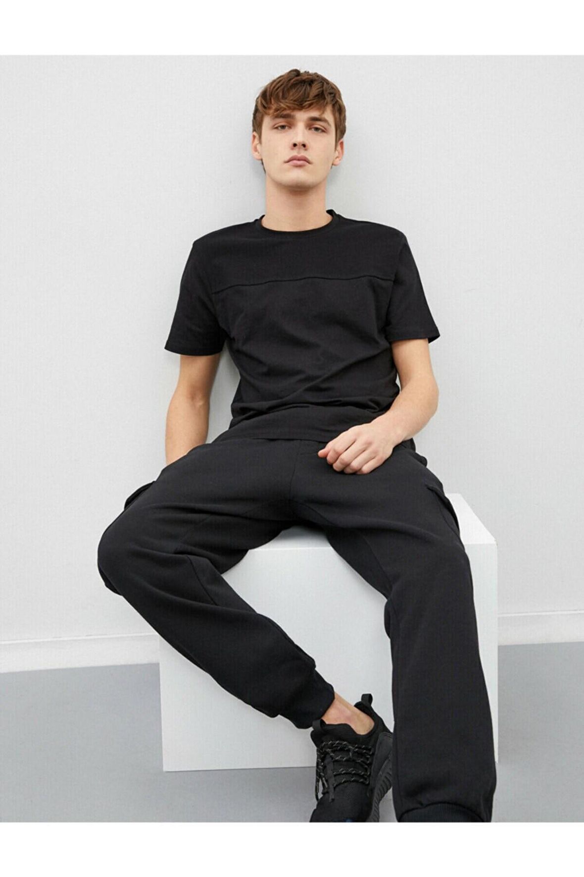 Erkek Siyah Slim Fit Basic Pamuklu Kısa Kollu T-Shirt