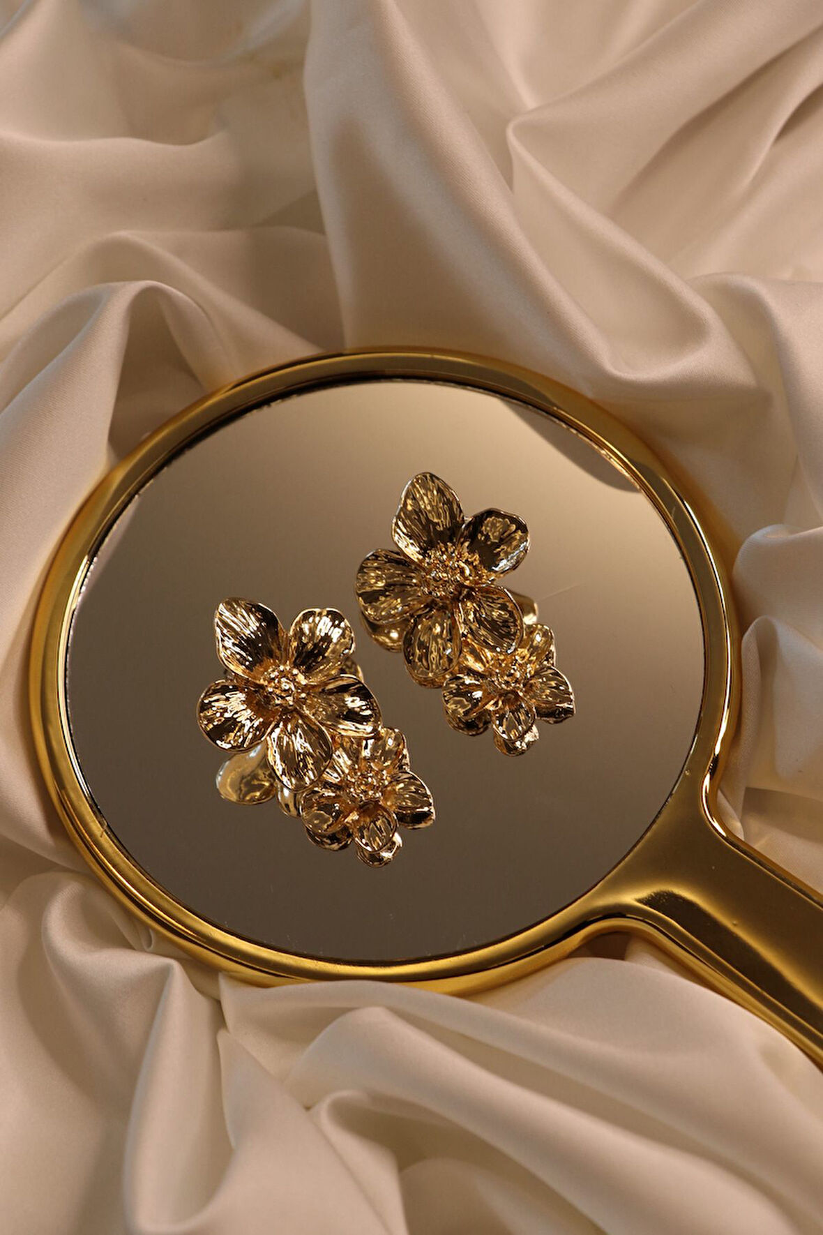 Kadın Altın Çiçekli Küpe