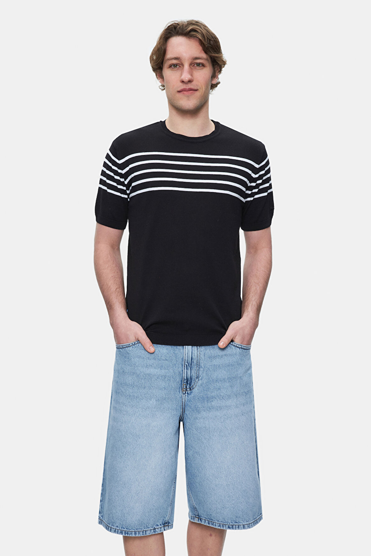 KENDRICK Siyah Çizgili Bisiklet Yaka Triko Nakışlı Standard Fit Erkek Tshirt