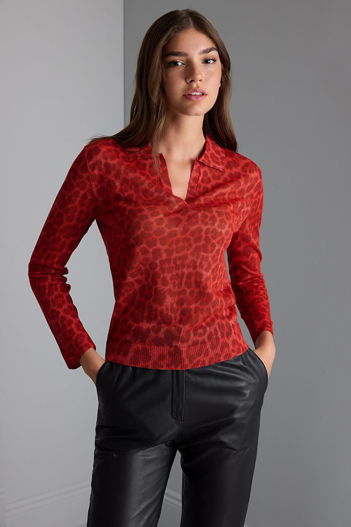 Polo Yaka Leopar Baskılı Triko Bluz