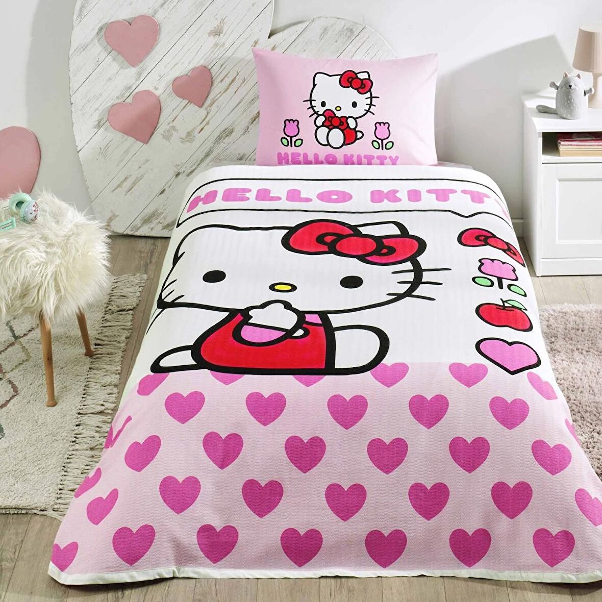 Taç Lisanslı Hello Kitty Love Tek Kişilik Pamuk Pike Takımı