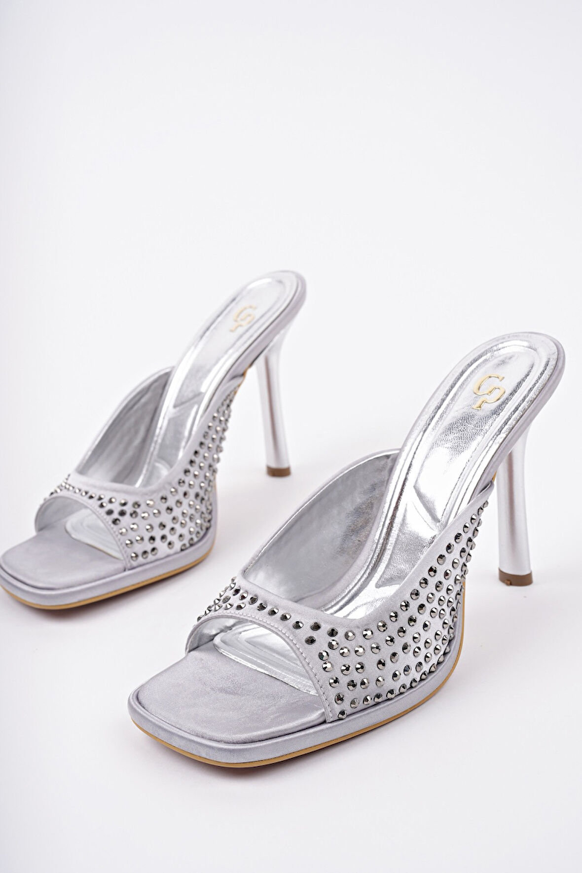 Muggo PUJA Küt Burun İnce Topuklu Taşlı Kadın Topuklu Terlik