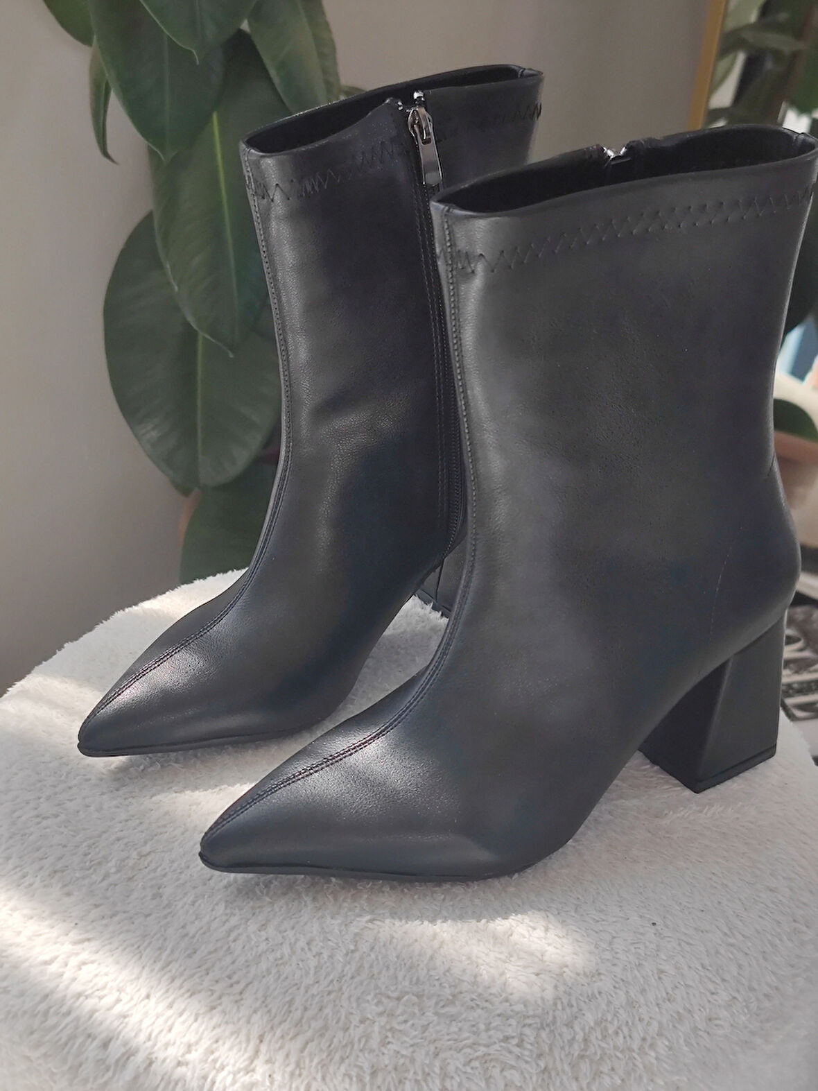 Muggo CODİ Sivri Burun Kalın Topuklu Fermuarlı Kadın Bot