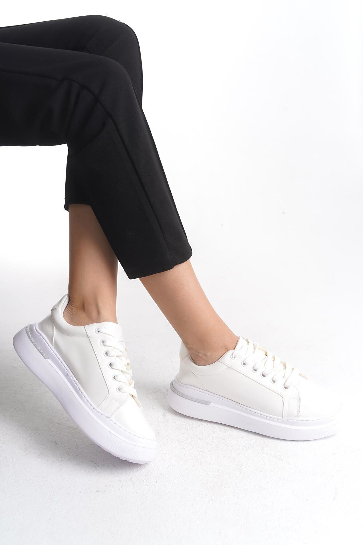 Kadın Yüksek Taban Bağcıklı Sneaker Gümüş Sim Detaylı Günlük Spor Ayakkabı
