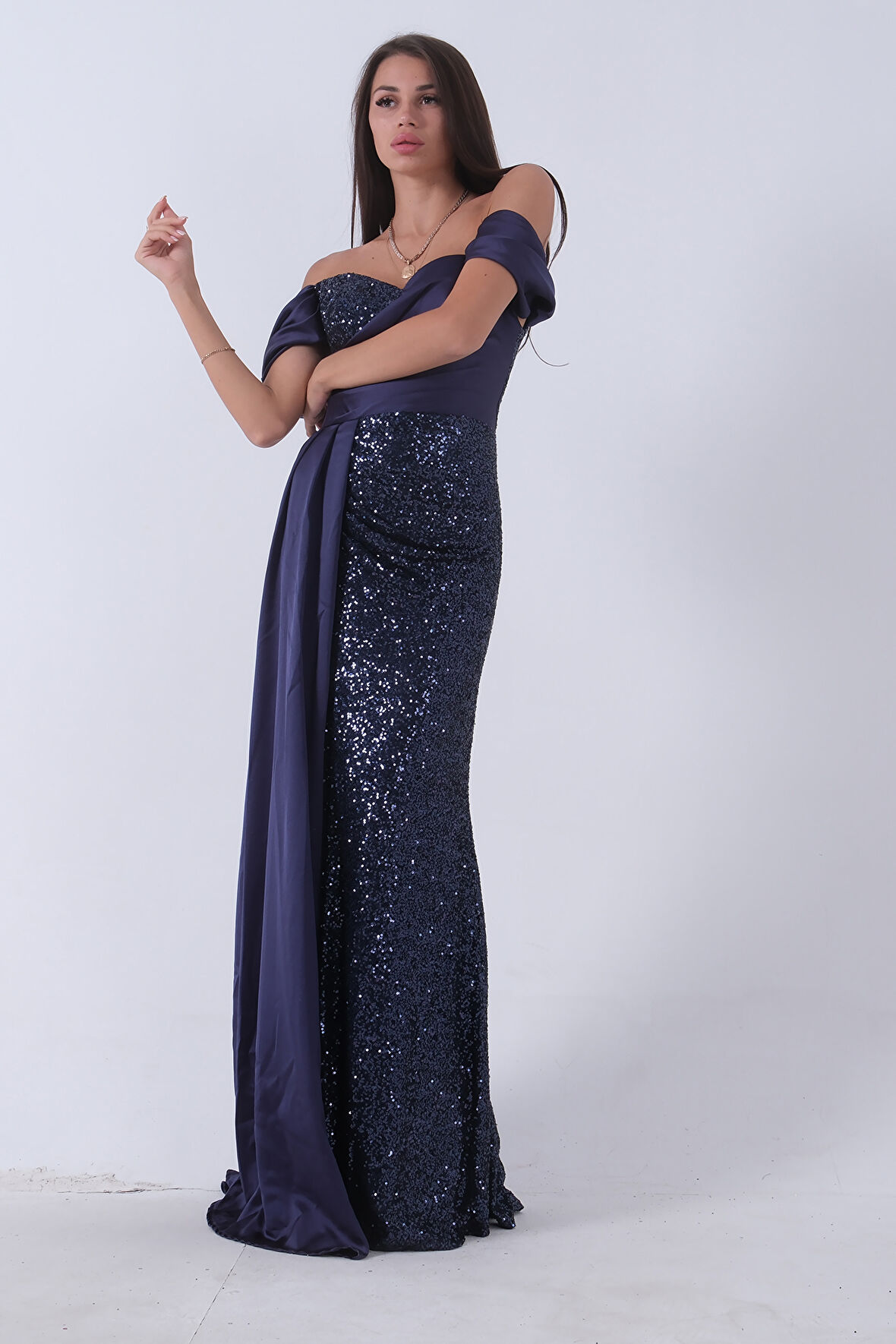 Lacivert Pul Payet Detaylı Yırtmaçlı Abiye 9705321.02