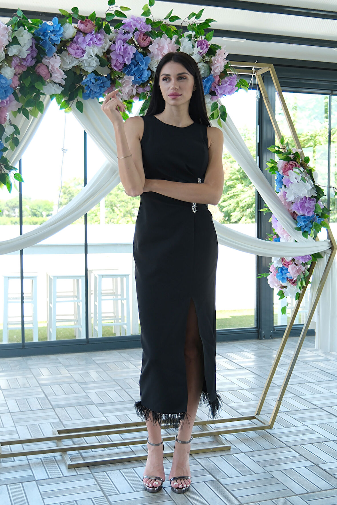 Siyah Önü Taş Detaylı Yırtmaçlı Tüy Detaylı Abiye 9705402.01