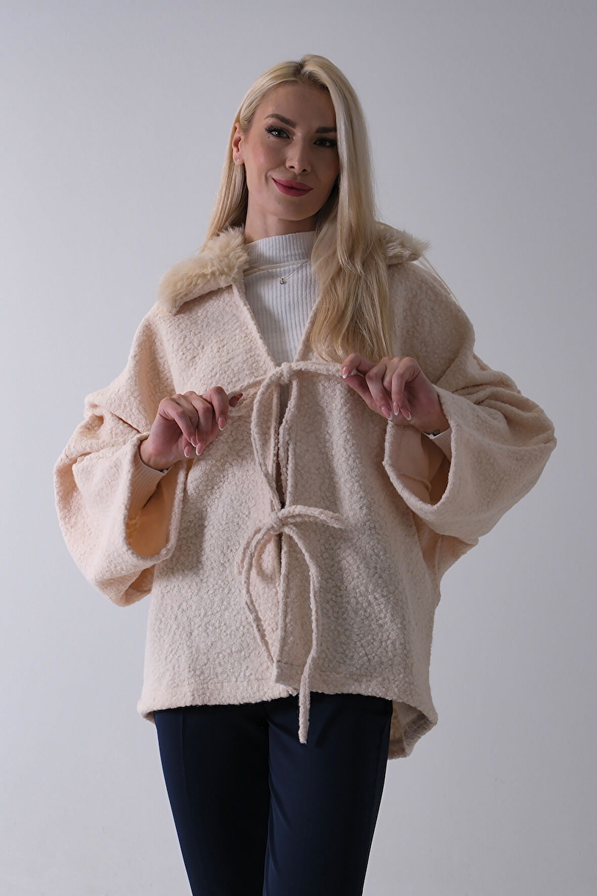 Ekru Önü Bağlama Detaylı Yakası Kürklü Panço 47122475.147