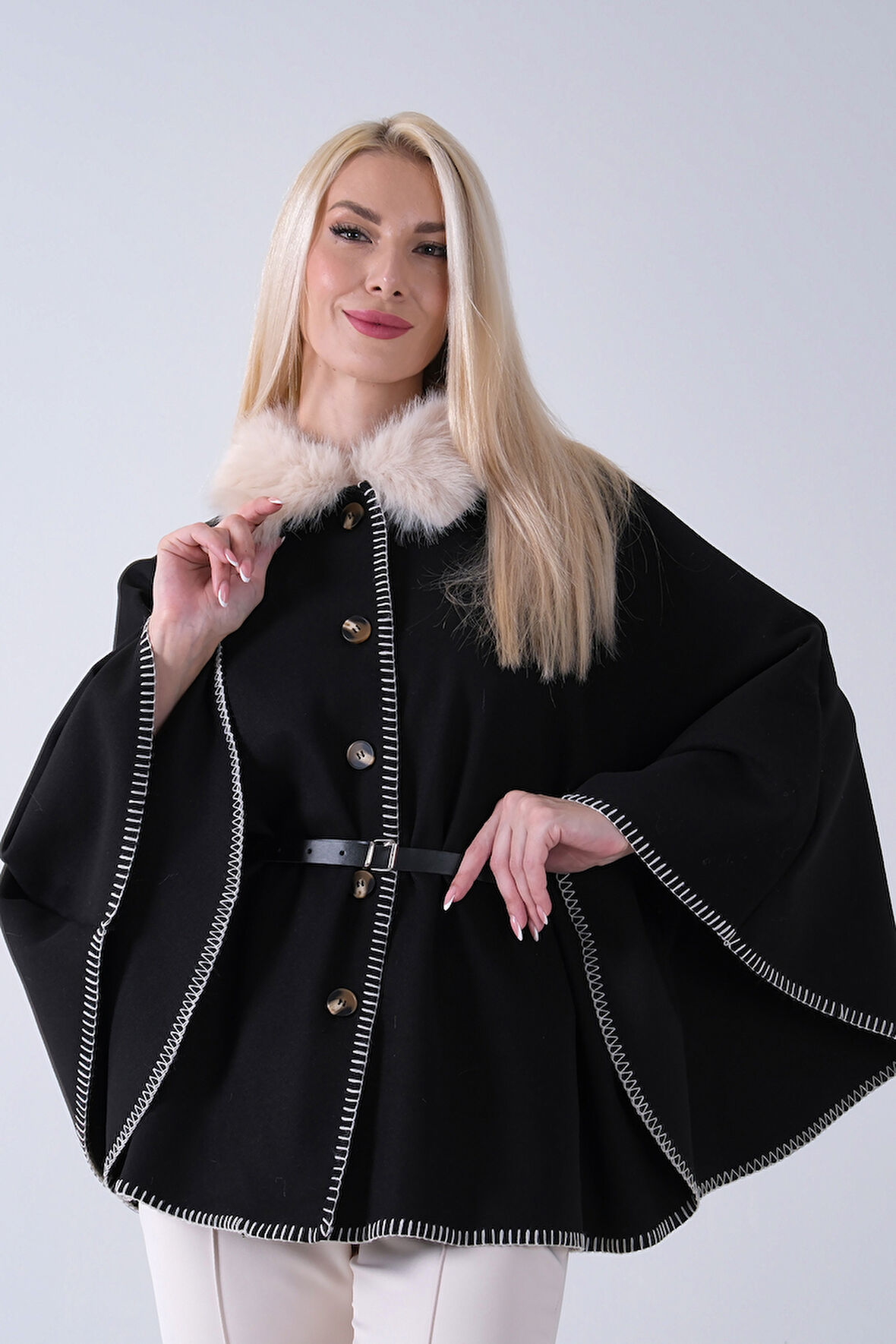 Beyaz Yakası Kürklü Dikiş Detaylı Kemerli Panço 47122731.15