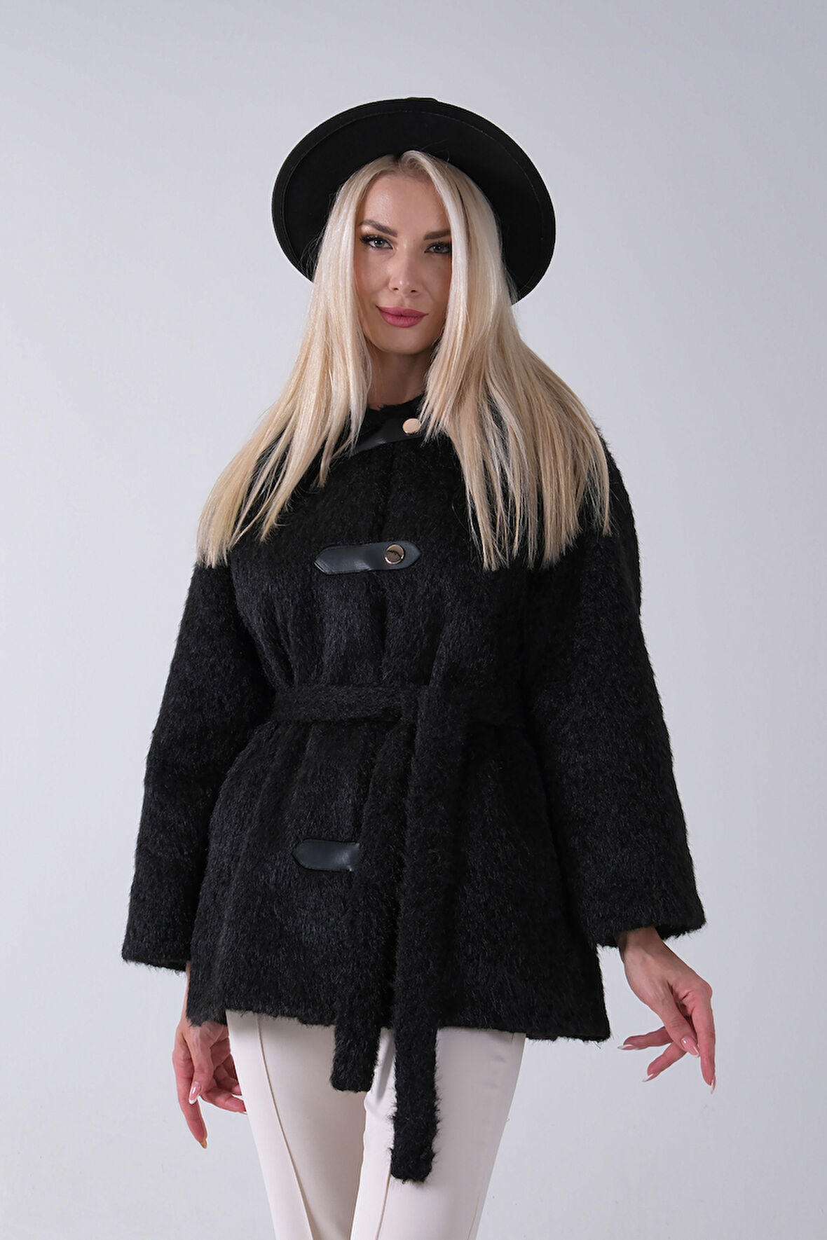 Siyah Gömlek Yakalı 4 Düğme Deri Bukle Detaylı Kaşe Yün Ceket 5307122.01