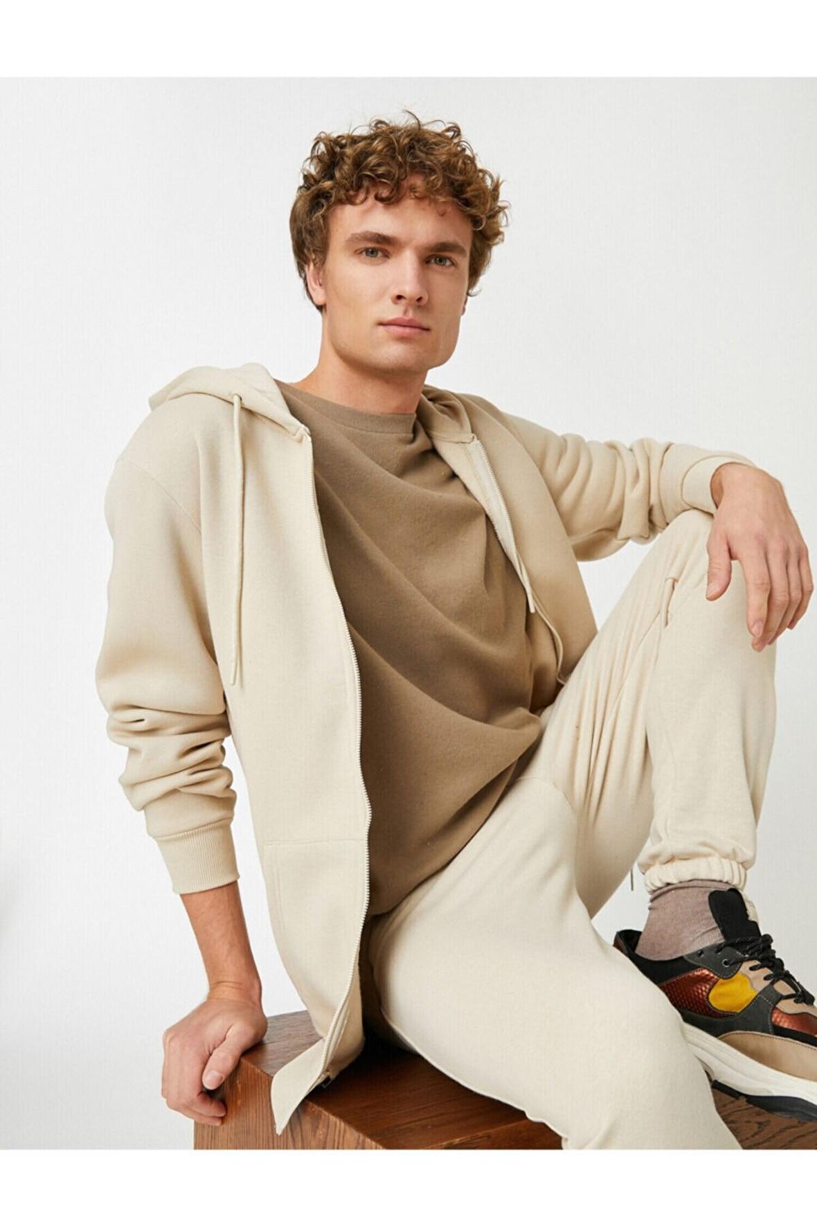 Kırçıllı Fermuarlı Kapşonlu Sweatshirt