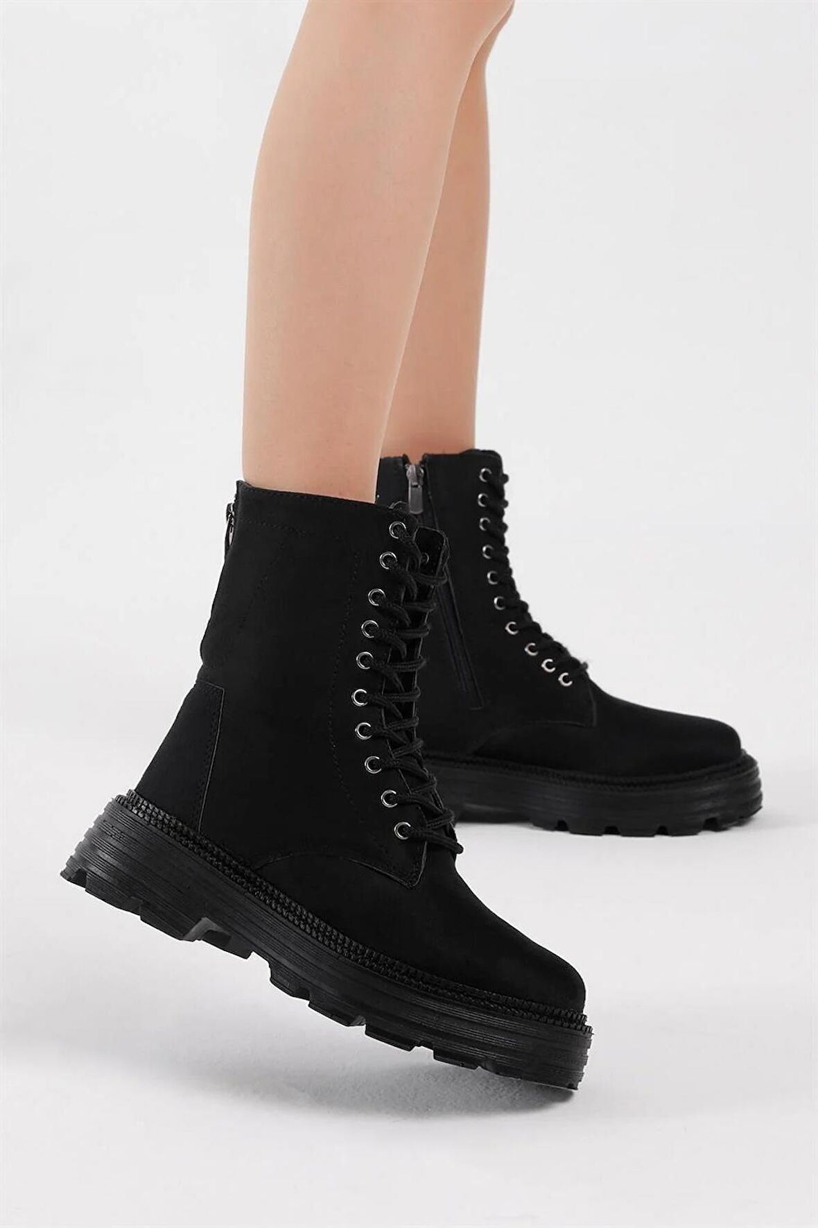 Tonny Black Kadın Siyah Süet Poli Taban Arkası Fermuar Detaylı Rahat Kalıp Bağcıklı Bot