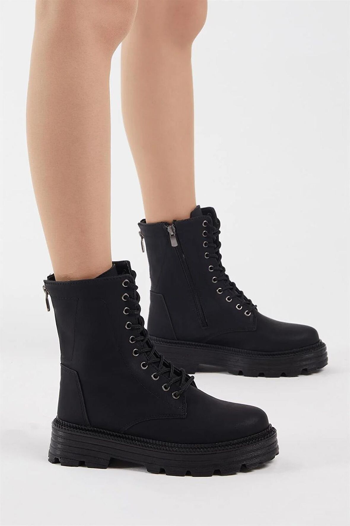 Tonny Black Kadın Siyah Cilt Poli Taban Arkası Fermuar Detaylı Rahat Kalıp Bağcıklı Bot