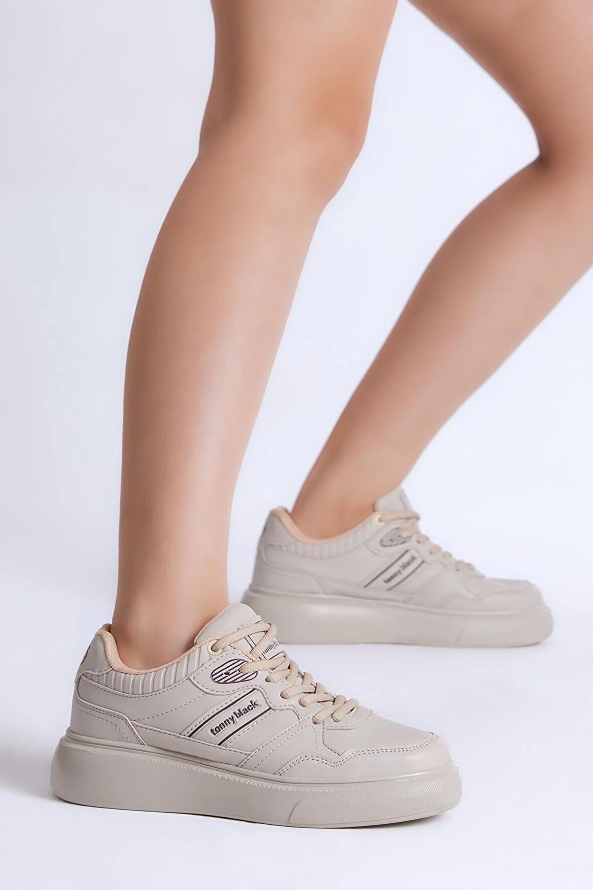 Tonny Black Kadın Bej Beyaz Siyah Poli Taban Yanı Şeritli Bağcıklı Sneaker