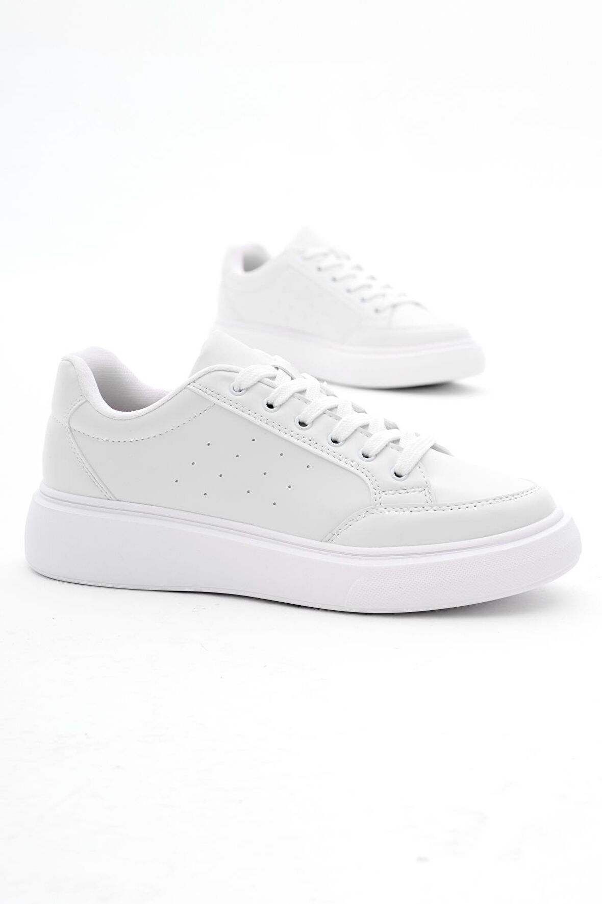 Rahat Kalıp Yüksek Poli Taban Bağcıklı Kadın Beyaz Spor Ayakkabı TBA130