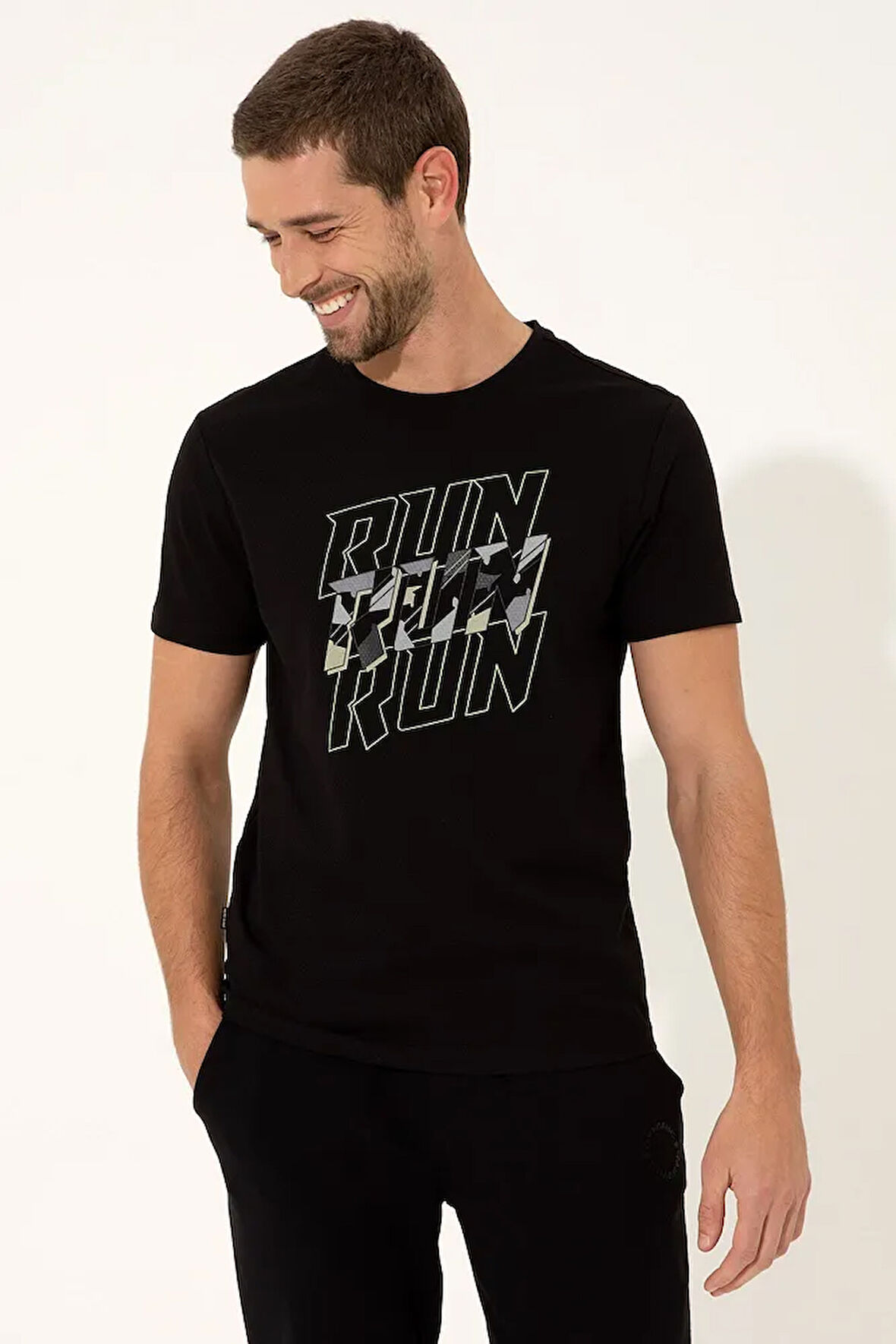 Erkek Siyah T-Shirt G021Sz011.000.1369945