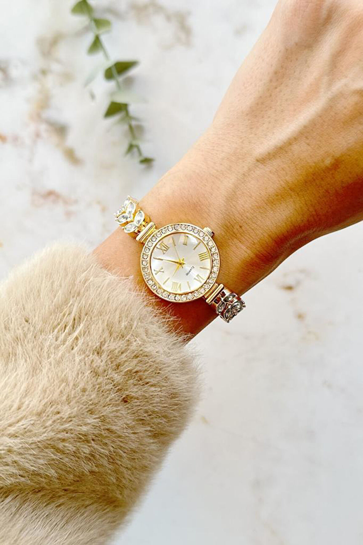 Dieana Gold Taşlı Kadın Kol Saati