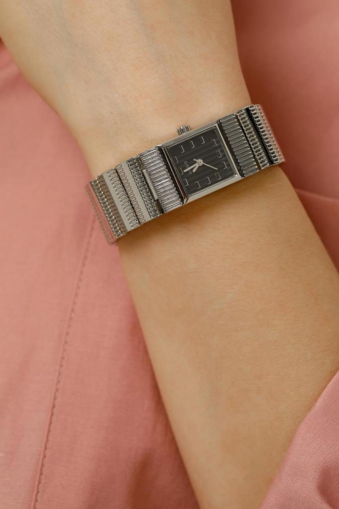 Noi Siyah Kadran Gümüş Kordon Kadın Kol Saat