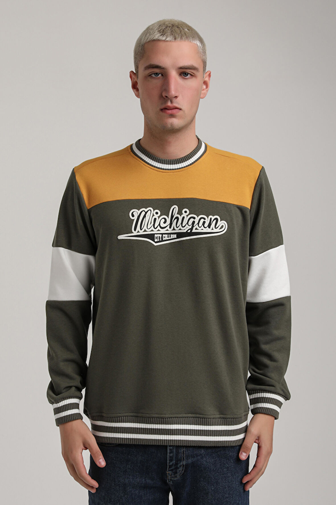 Bisiklet Yaka Haki Slim Fit Sweatshirt 24FWM60192