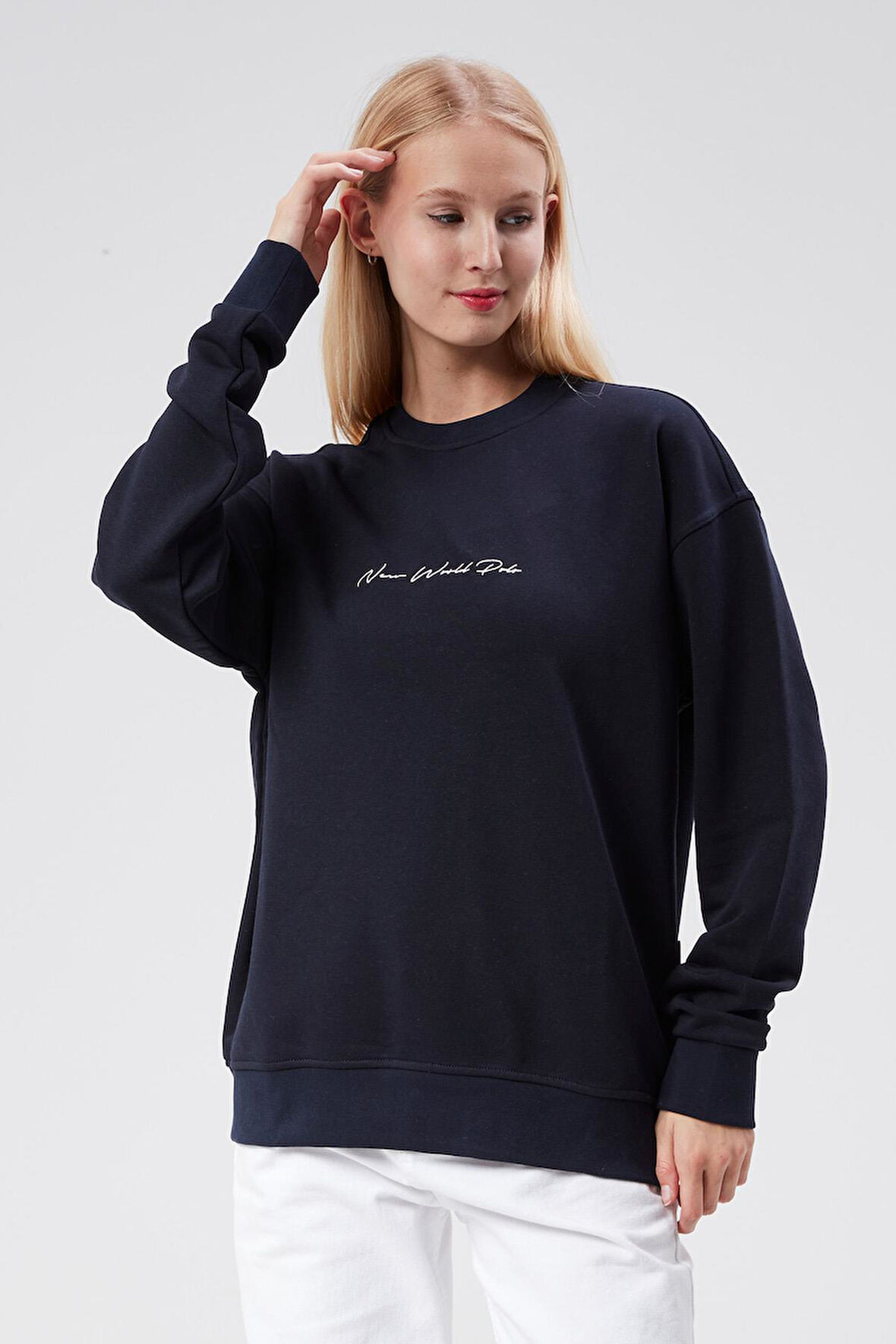 Bisiklet Yaka Kadın Lacivert Slim Fit Sweatshirt 23FWW60168