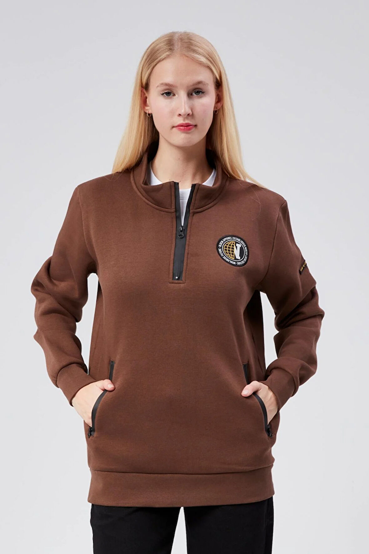 Dik Yaka Kadın Kahverengi Slim Fit Sweatshirt 24FWW64083