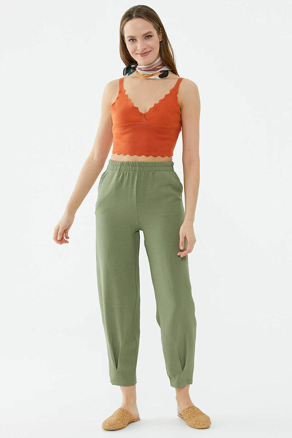 Paça Büzgü Detaylı Krep Pantolon  - Yeşil