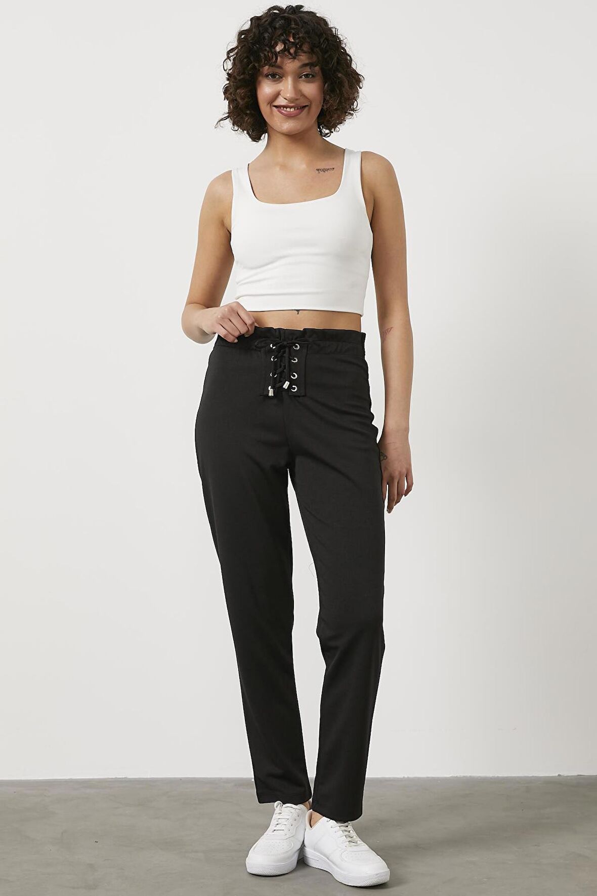 Beli Lastikli Önü İp Detaylı Eşofman Alt - Siyah