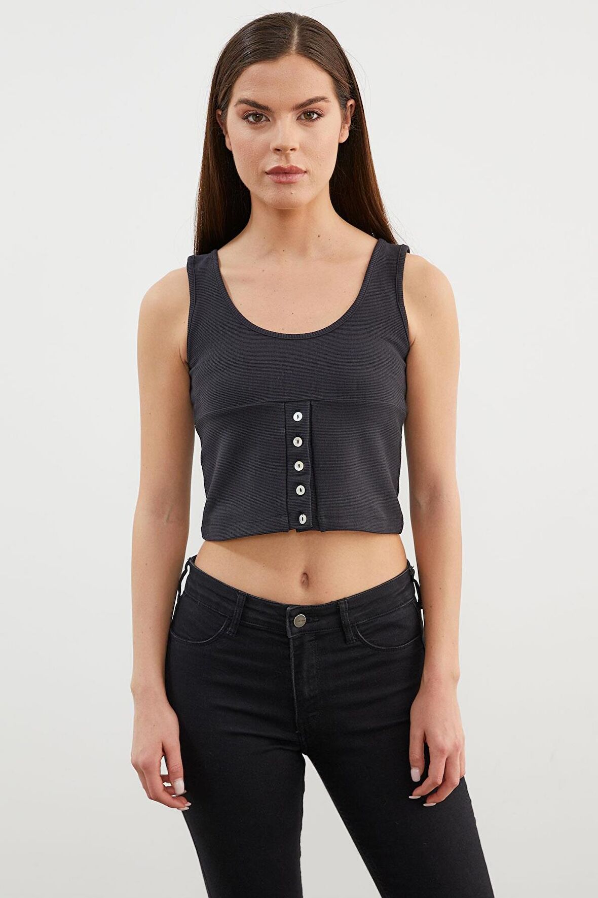 Askılı Düğme Detaylı Ribana Crop Tişört - Siyah