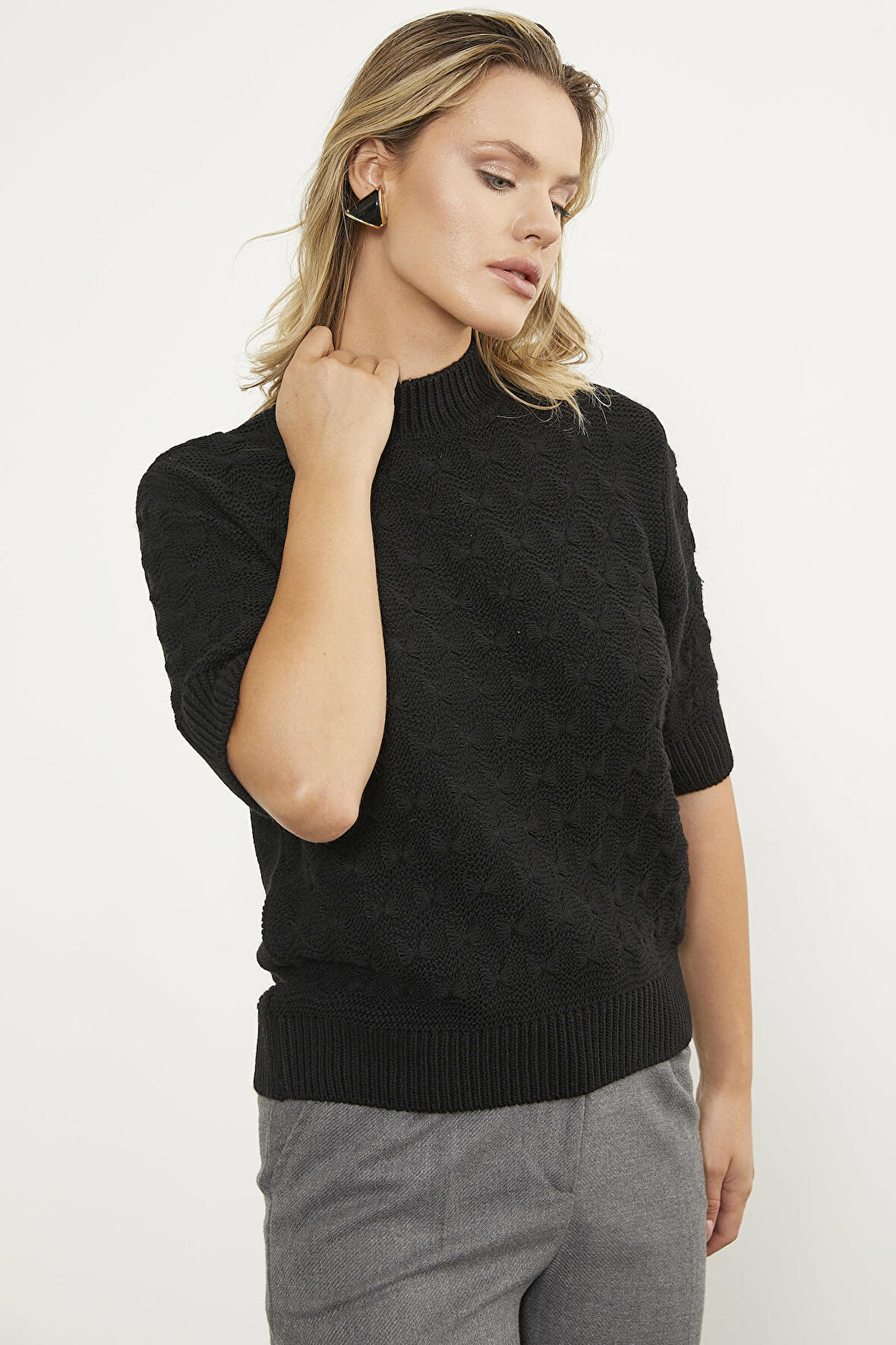 Fiyonk Desenli Kısa Kol Triko Süveter - Siyah