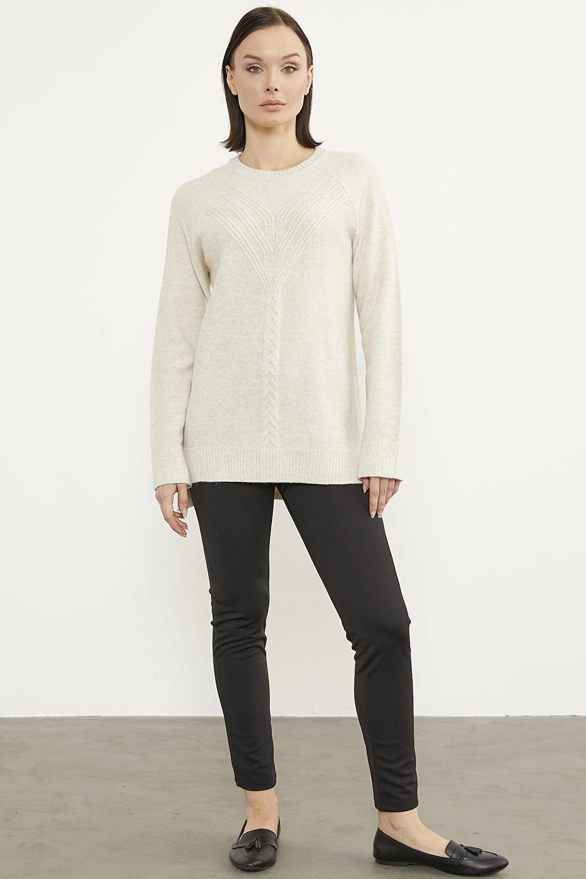 Arkası Uzun Önü Örgü Detaylı Triko Kazak - Açık Bej