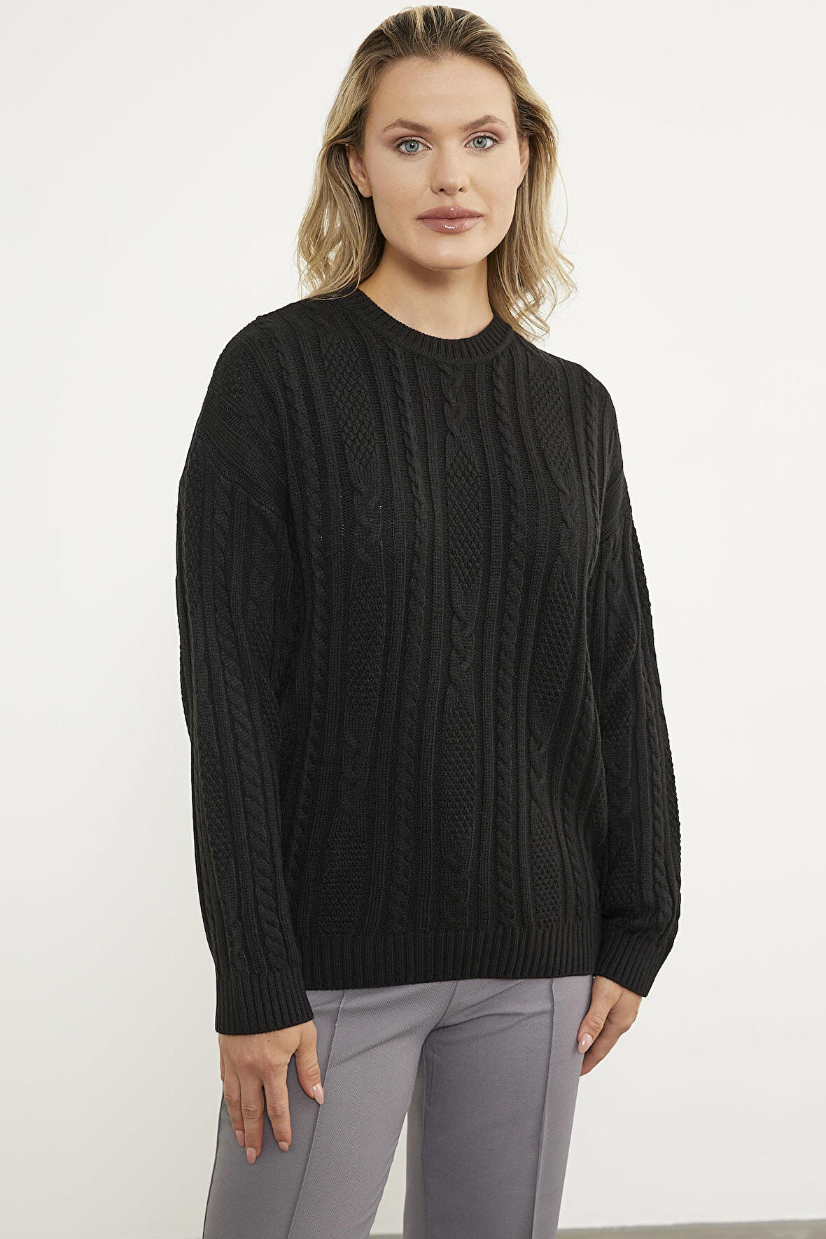 Saç Örgü Detaylı Basic Triko Kazak - Siyah