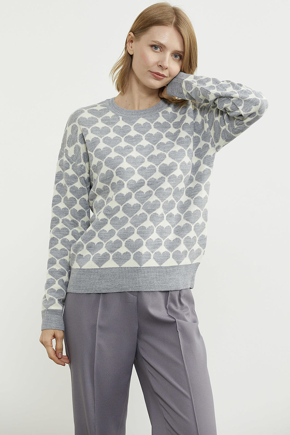 Kalp Desenli Sıfır Yaka Triko Kazak - Gri