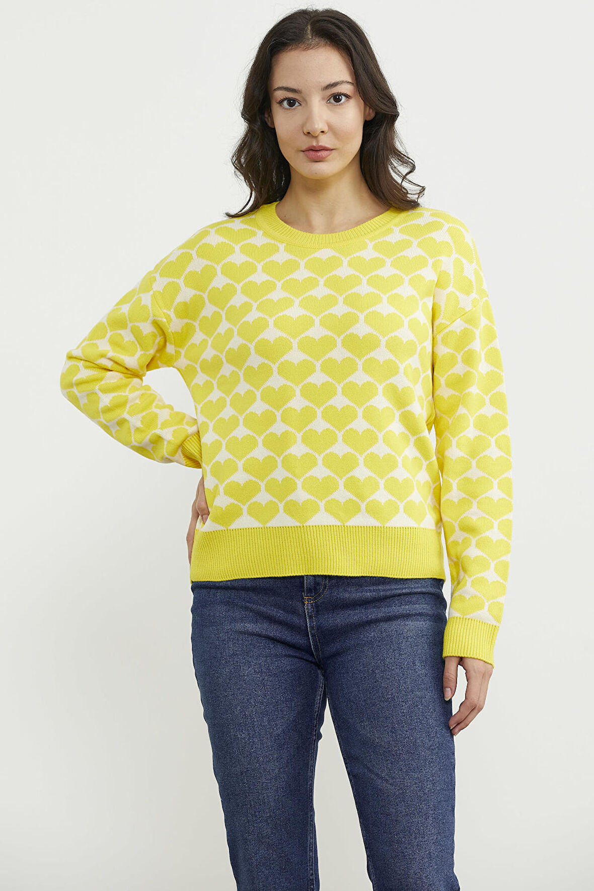 Kalp Desenli Sıfır Yaka Triko Kazak - Sarı