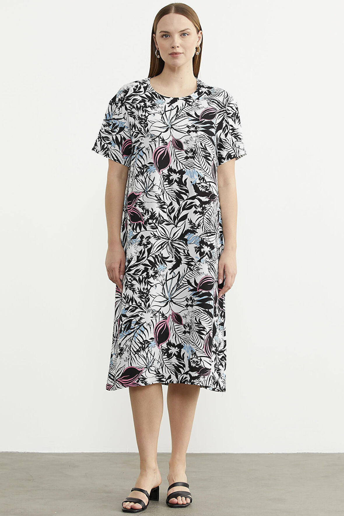 Desenli Kısa Kol Rahat Kalıp Elbise - Siyah