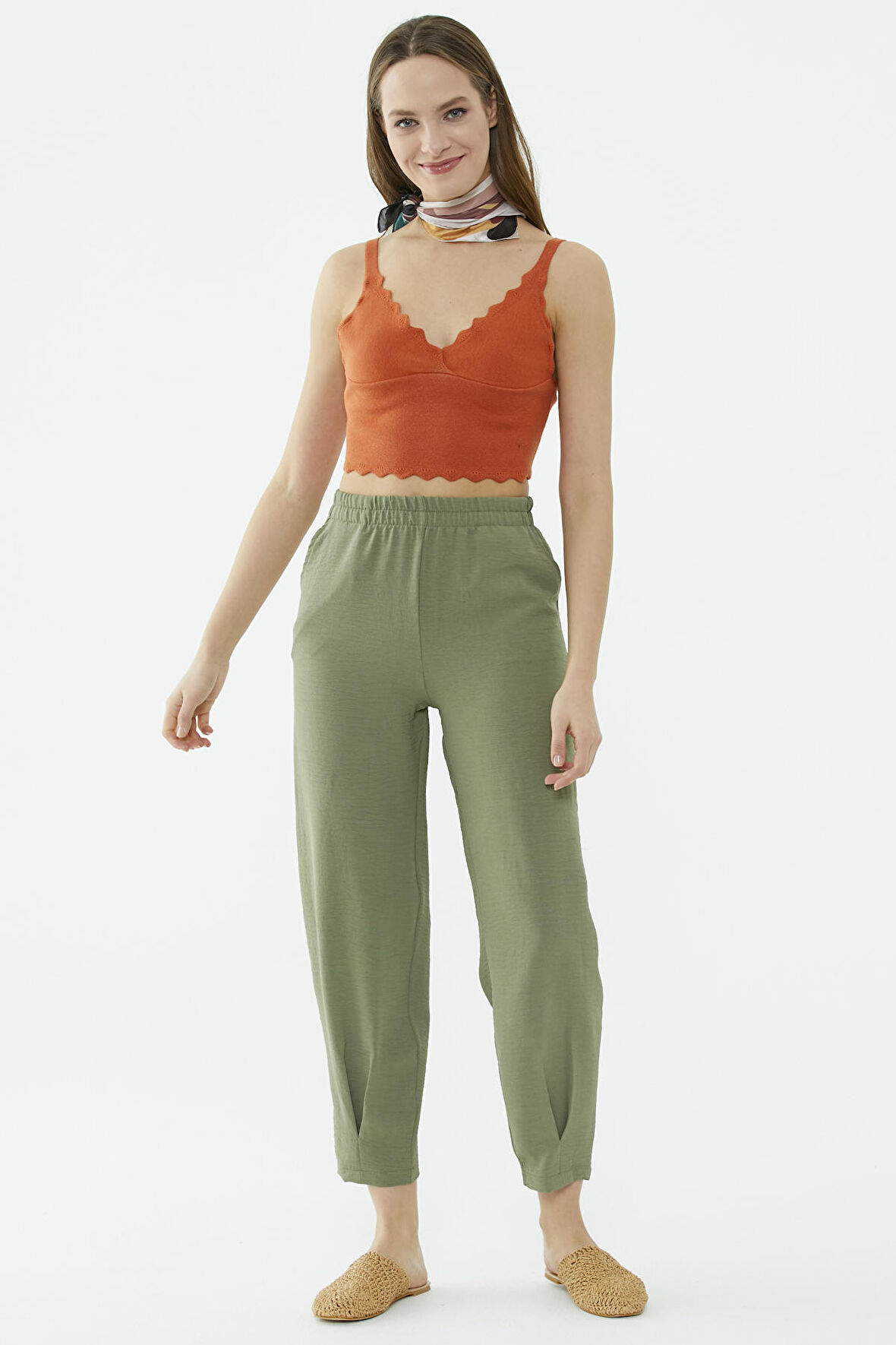 Paça Büzgü Detaylı Krep Pantolon - Yeşil