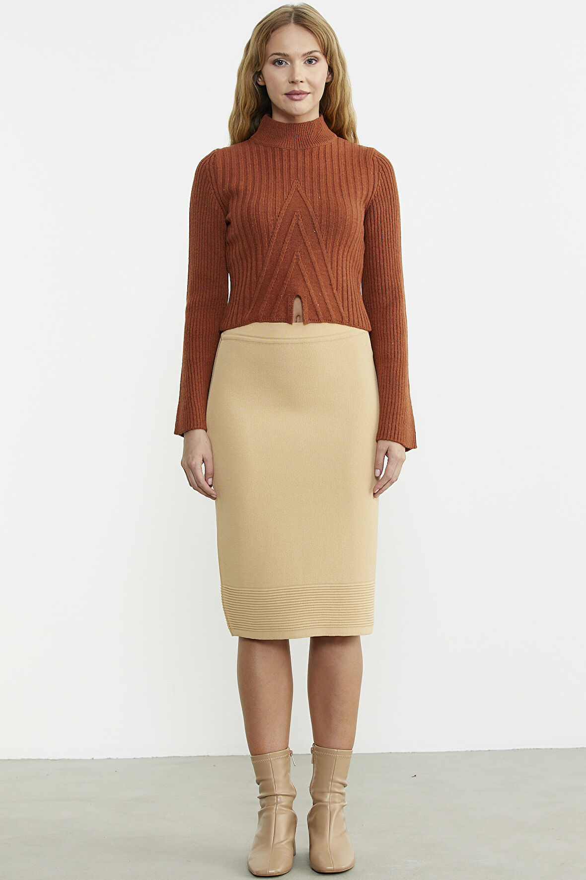 Beli Lastikli Diz Boy Triko Etek - Bej