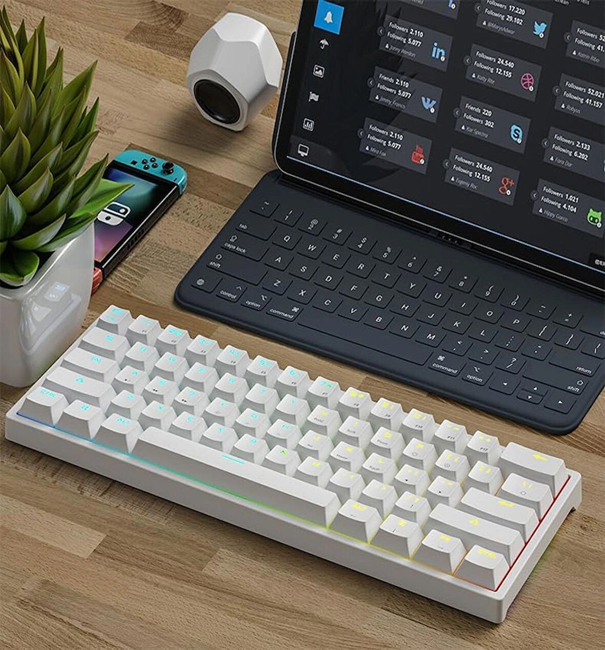 Leaven K620 Type-C Kablolu Klavye Led RGB 61 Tuşlu RGB Mekanik Oyuncu Işıklı Klavye Ergonomik Tasarım Bilgisayar PC için Gaming Keyboard Beyaz Renk Sarı Switch