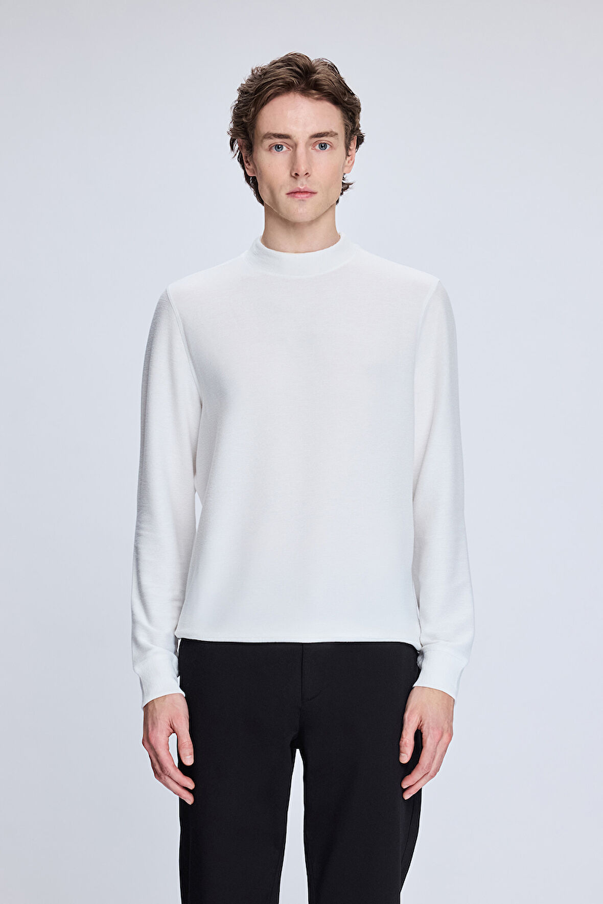 Beyaz Regular Fit Jakarlı Yarım Balıkçı Yaka Sweatshirt | L