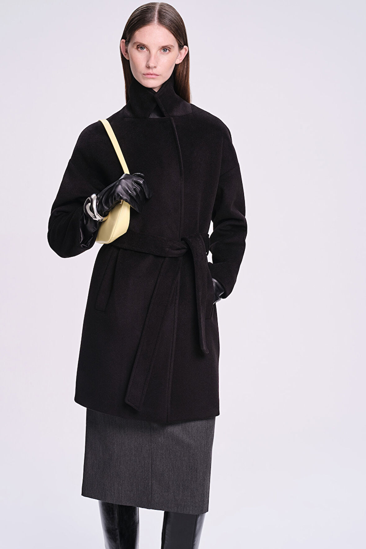 Saykı Woman Siyah Dinamik Fit Mono Yaka Manto | L