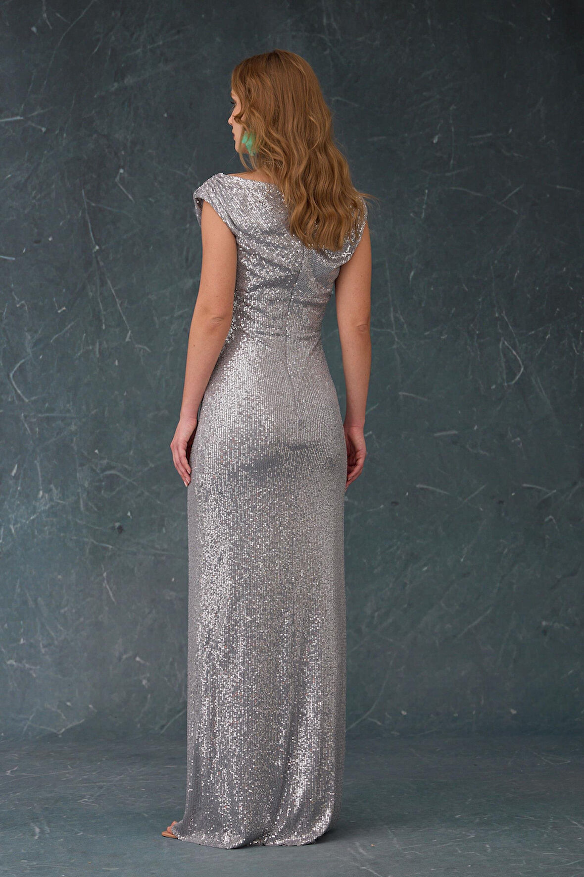 ELBISE UZUN HAKI PAYETLİ YIRTMACLI