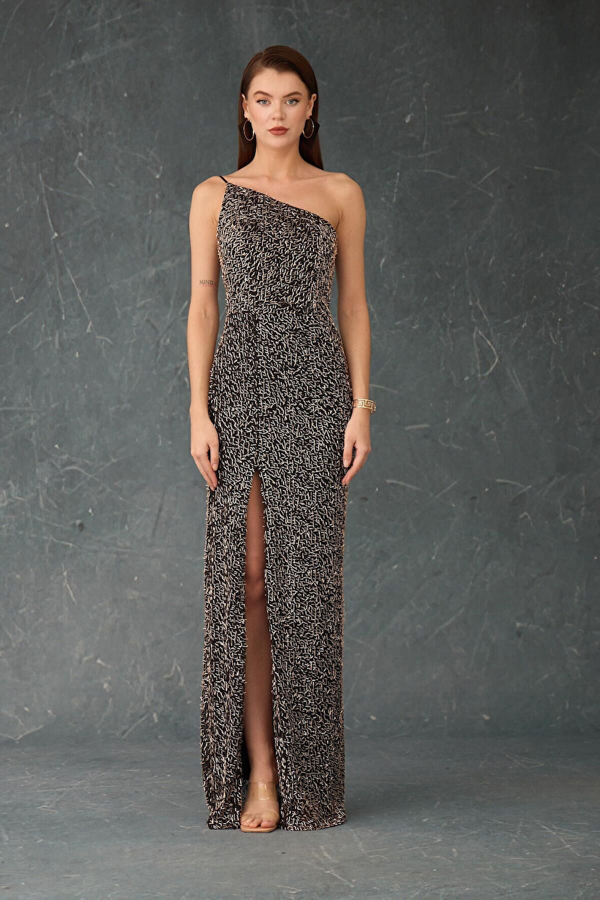 TÜL ÜZERİ BONCUKLU ELBISE		