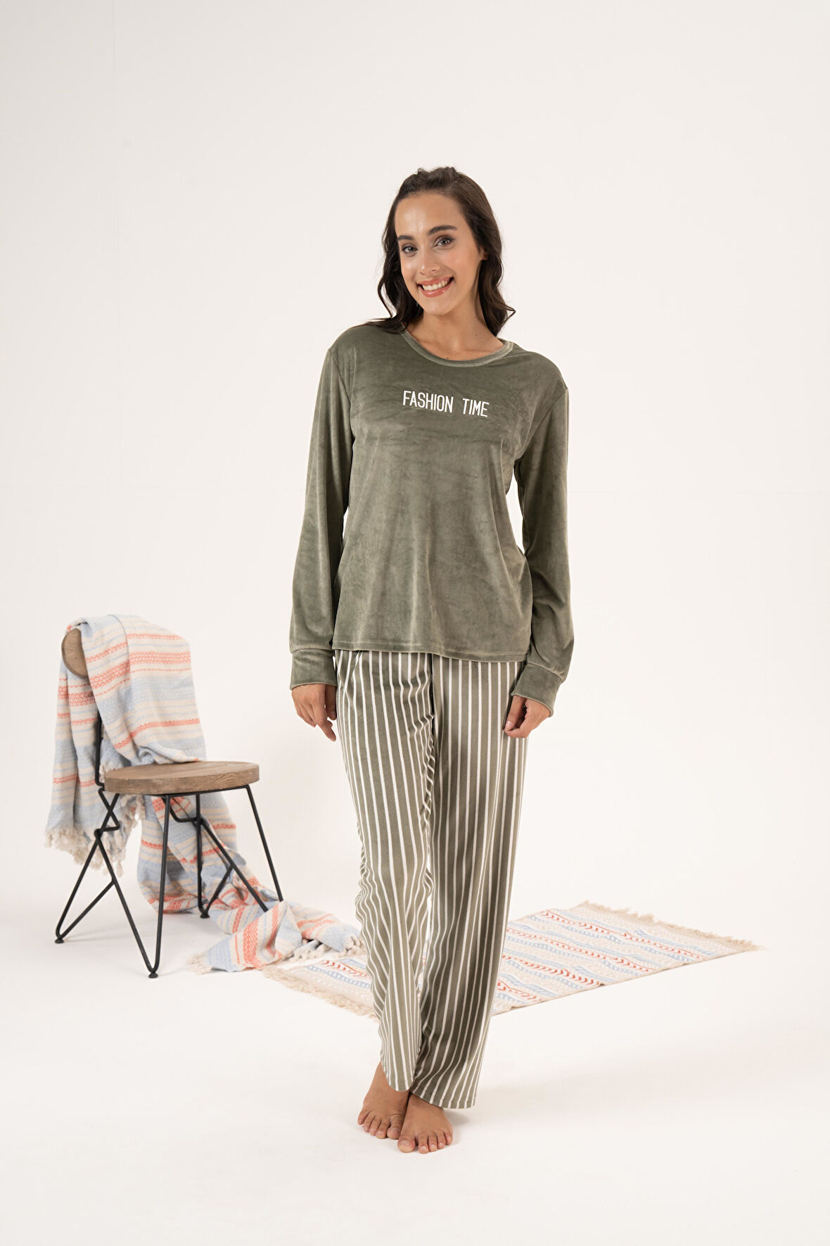 Kadın Kışlık Çizgili Kadife Pijama Takımı Yeşil