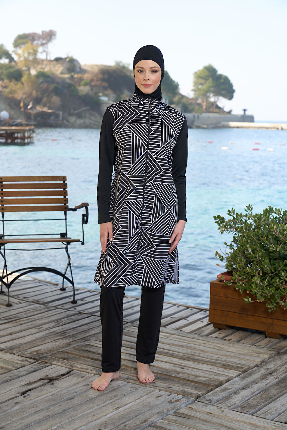 Estiva Kadın Tam Kapalı Fermuarlı Çizgi Desenli Tesettür Mayo Siyah