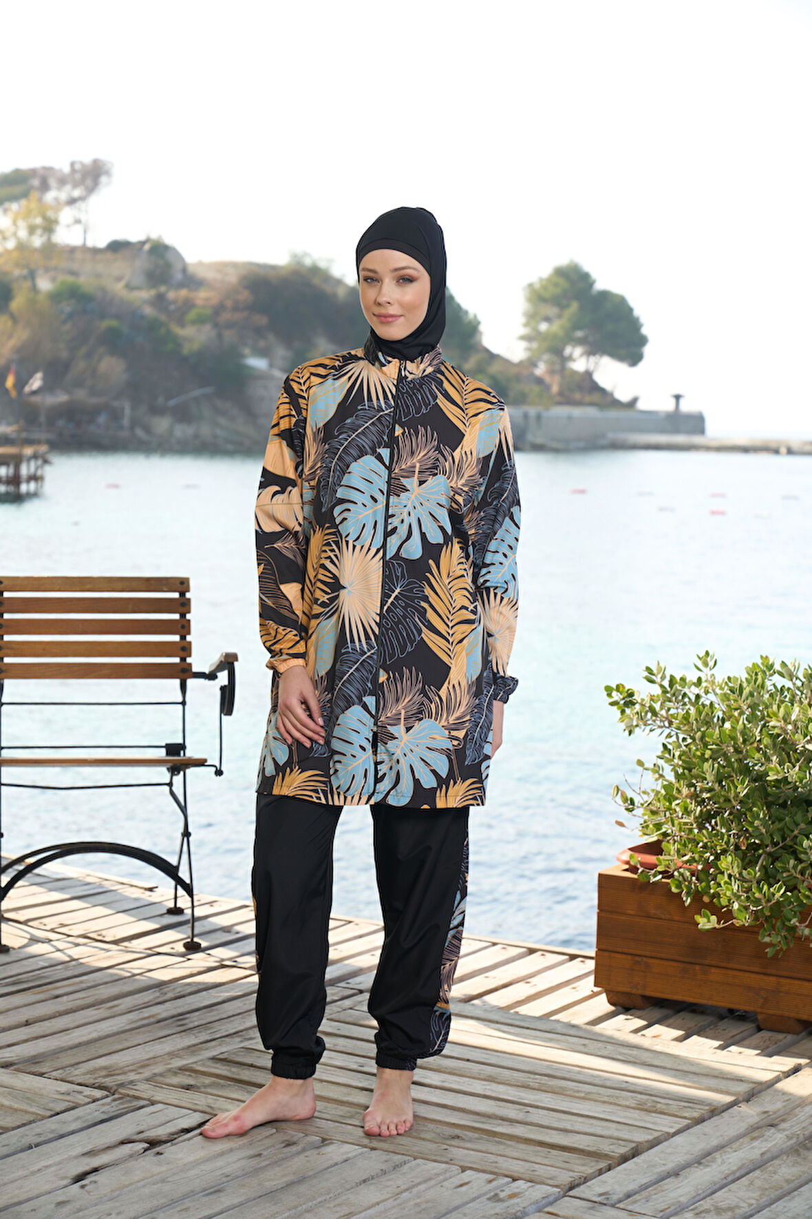 Estiva Kadın Tam Kapalı Fermuarlı Palmiye Desenli Tesettür Mayo Siyah