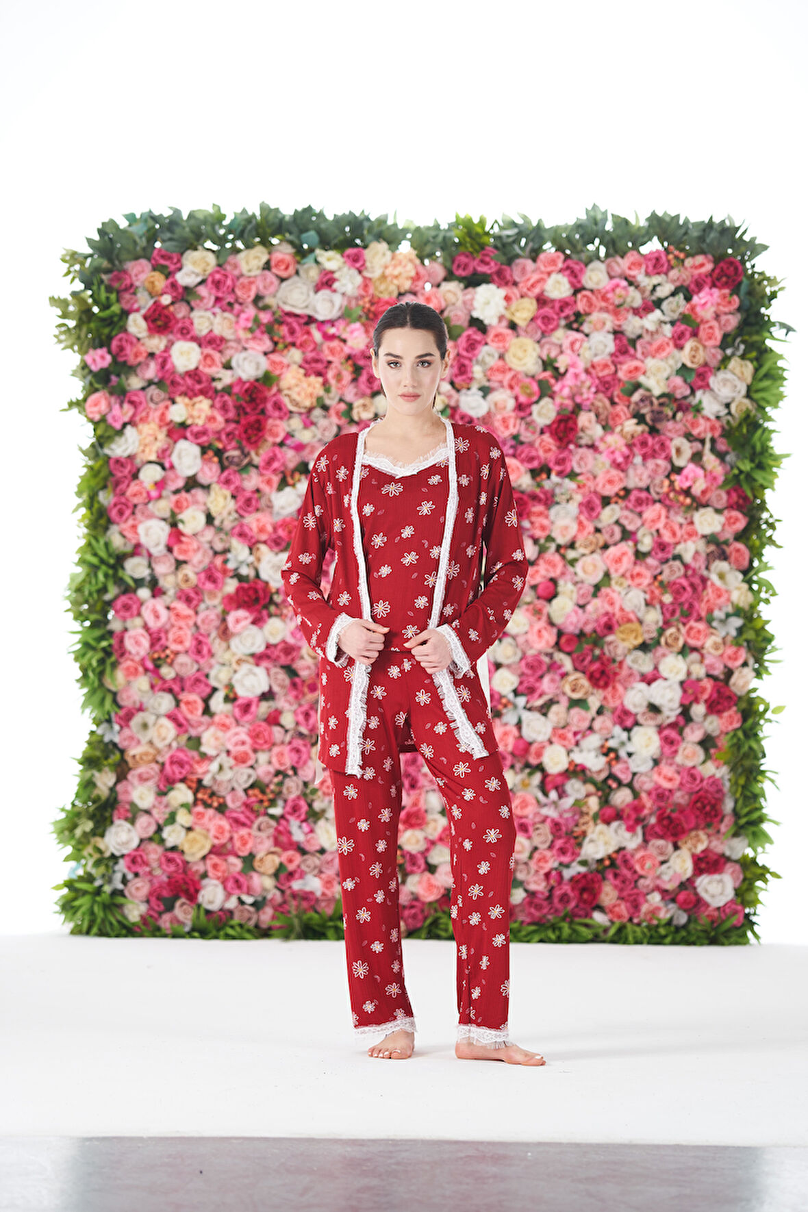 Kadın Yazlık Papatya Desenli 3 Parça Sabahlıklı İp Askılı Likra Viskon Pijama Takımı - Kırmızı