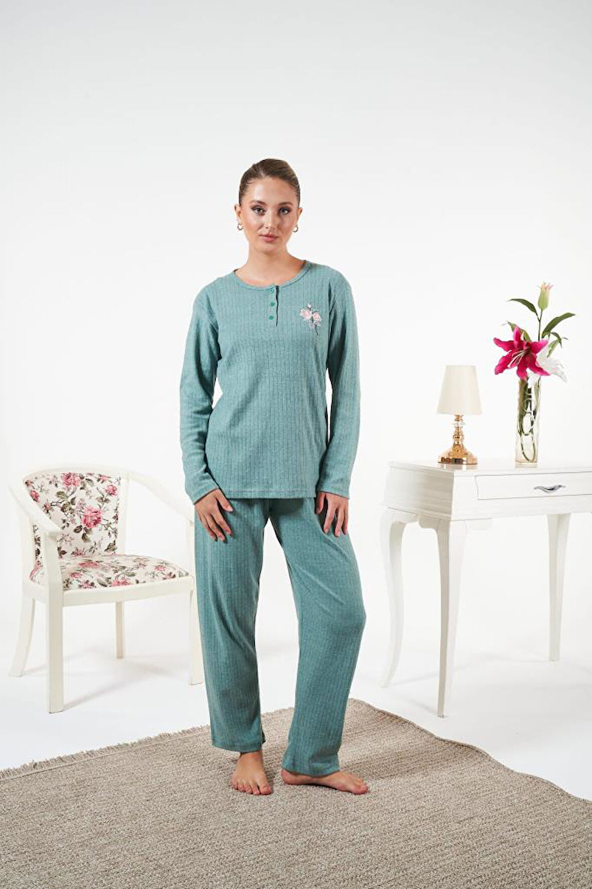 Kadın Kışlık Patlı Çiçek Motifli İnterlok Şardonlu Pijama Takımı