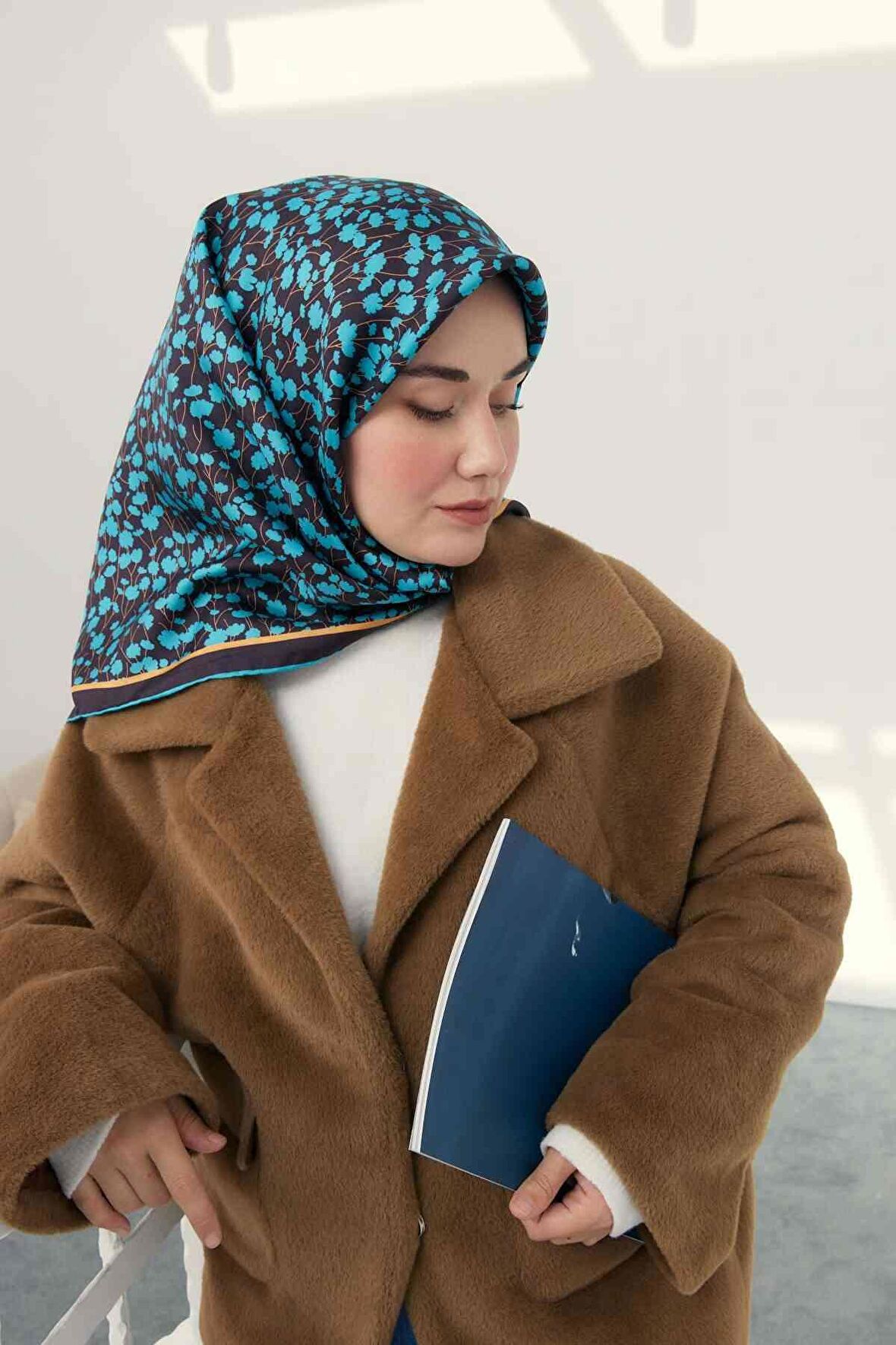 Silk Home Antrasit-Turkuaz Çiçek Desenli Tivil İpek Eşarp 11412-05