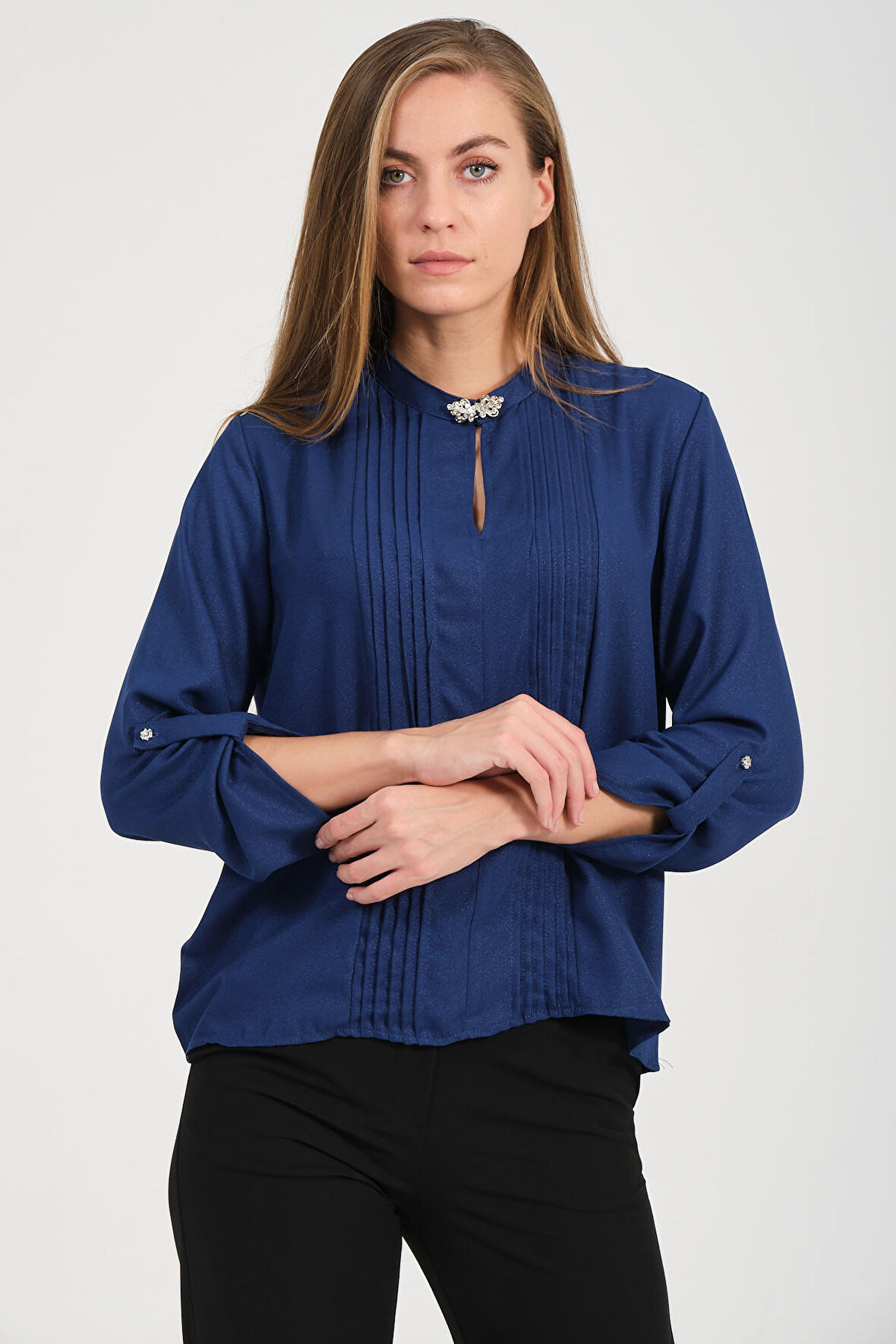 Parlak Aksesurlı Şık Bluz