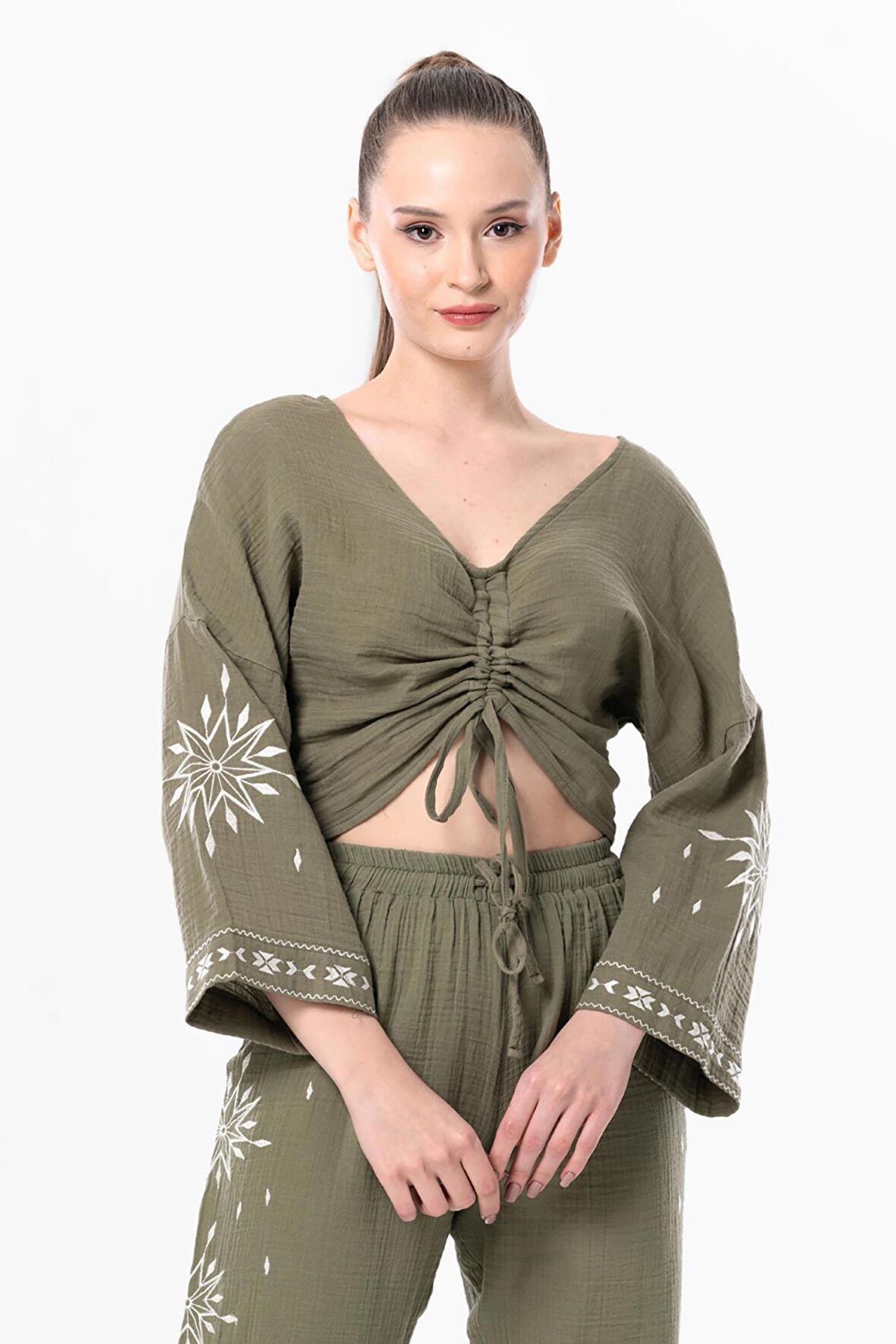 Uzun Kol Günışığı Büzgü Detaylı Yazlık Müslin Bluz Haki Hk